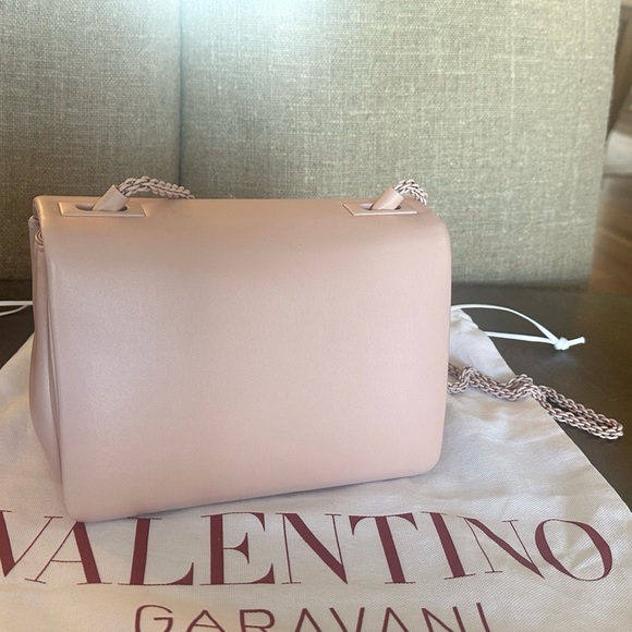 Valentino One Stud Flap Shoulder Bag in Rose Quartz- Giftable! - Picture 5 of 7